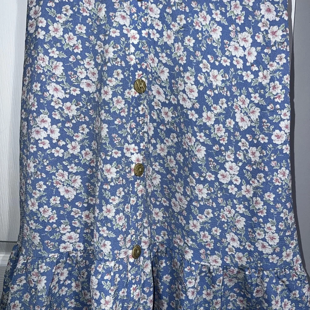 Monteau Los Angeles Button Front Midi Dress in Blue Floral - Picture 11 of 13